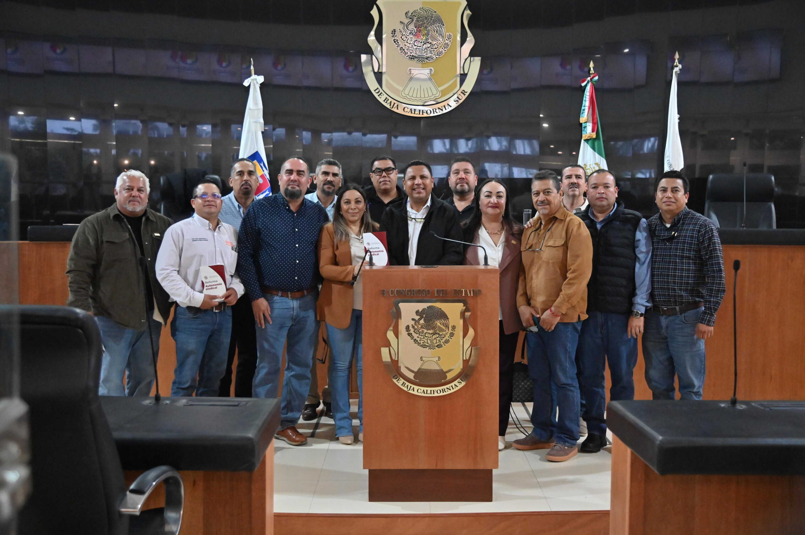 Proponen sancionar la injerencia de servidores públicos en procesos sindicales