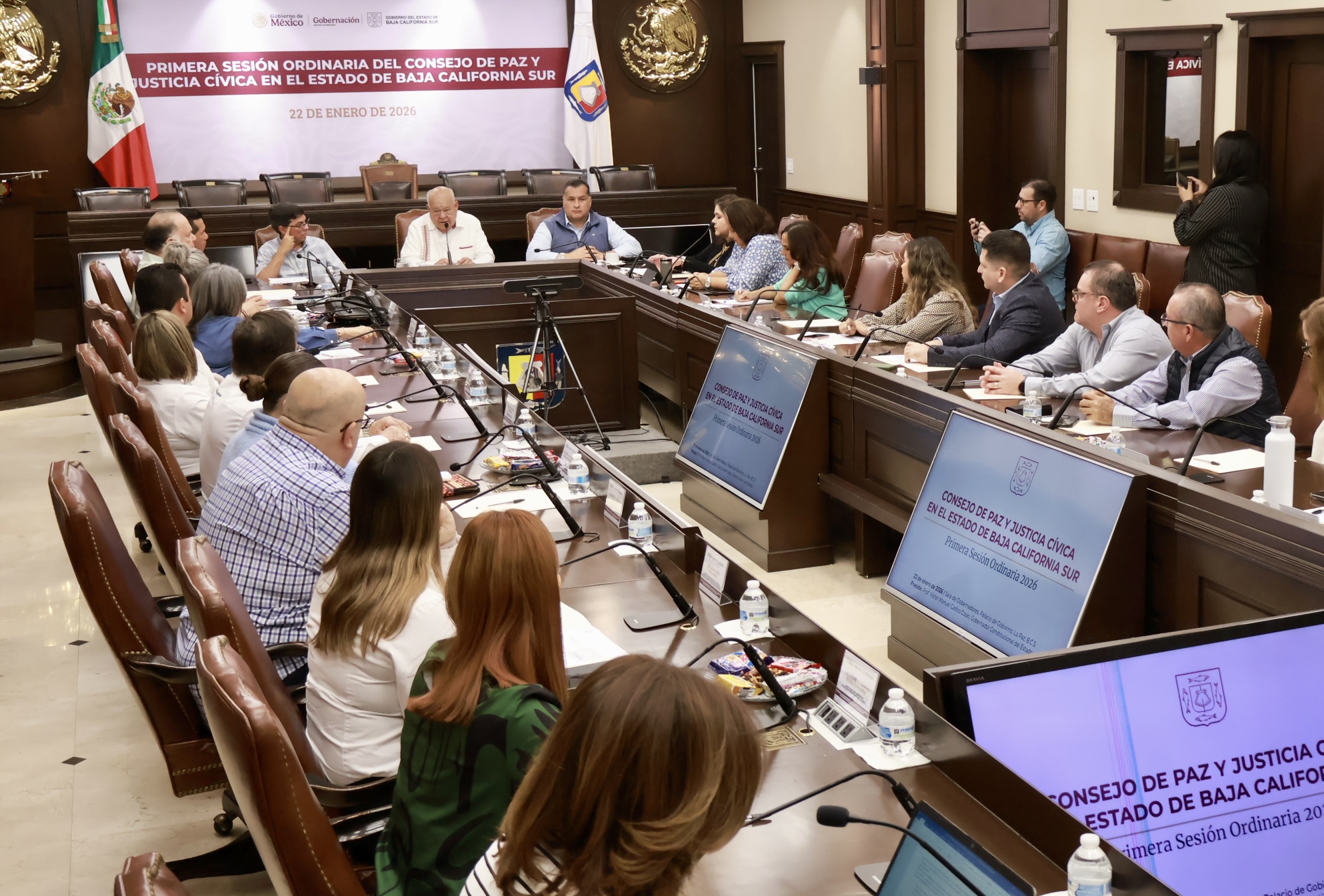 Encabeza gobernador Víctor Castro sesión del Consejo de Paz y Justicia Cívica en BCS