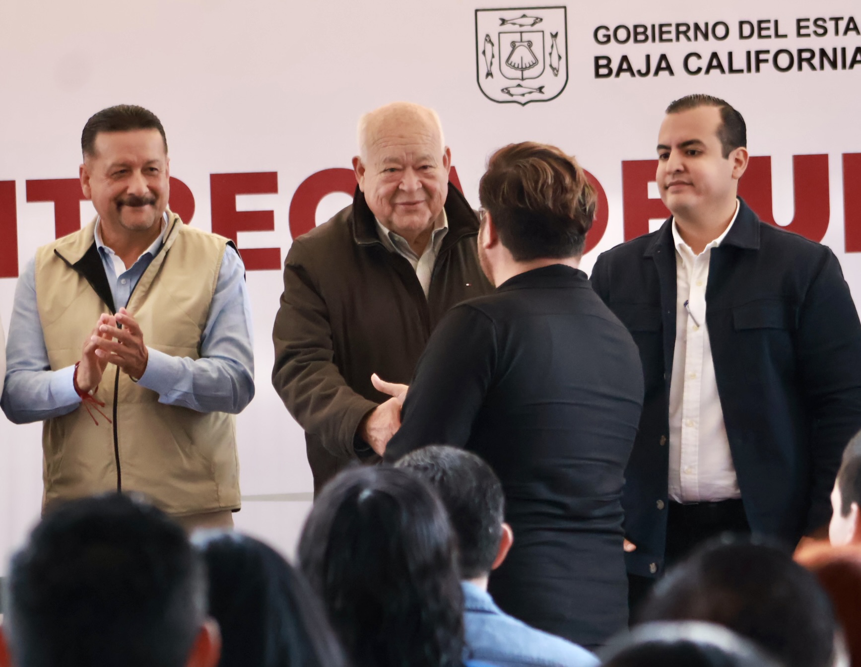 Gobernador Víctor Castro refrenda su compromiso con las y los servidores públicos de BCS