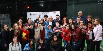 Entrega Gobernador Víctor Castro nueva cancha deportiva en la colonia 8 de Octubre; en el municipio de La Paz