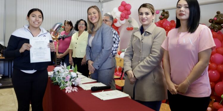 ICATEBCS fortalece el desarrollo laboral con la primera clausura de cursos de 2026