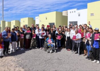 Entrega Gobierno del Estado 29 acciones de vivienda a familias de La Pasión, en La Paz