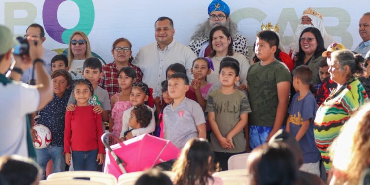 Celebra GAB de la Secretaría General de Gobierno convivencia por el Día de Reyes en la colonia La Pasión