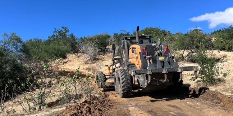 Realiza Servicios Públicos de La Paz nivelación de más de 700 kilómetros de caminos rurales