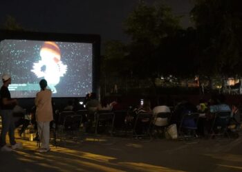 Programa Cine Móvil acerca el séptimo arte a familias de la colonia El Arenal, en Cabo San Lucas