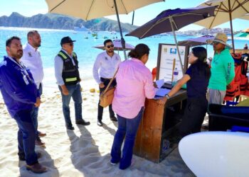 Verifican permisos y documentación para ejercer comercio en playa El Médano y Marina de Cabo San Lucas