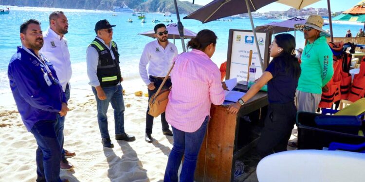 Verifican permisos y documentación para ejercer comercio en playa El Médano y Marina de Cabo San Lucas