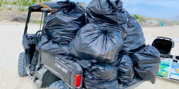 Se retiraron más de mil 327 toneladas de residuos en playas de Los Cabos durante 2025