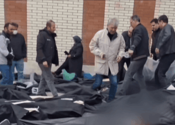 Irán arresta a tres periodistas en medio de apagón nacional de internet y represión masiva