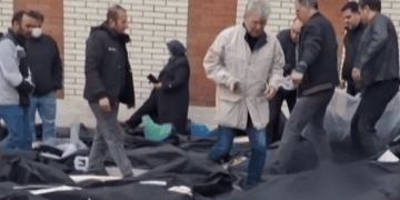 Irán arresta a tres periodistas en medio de apagón nacional de internet y represión masiva