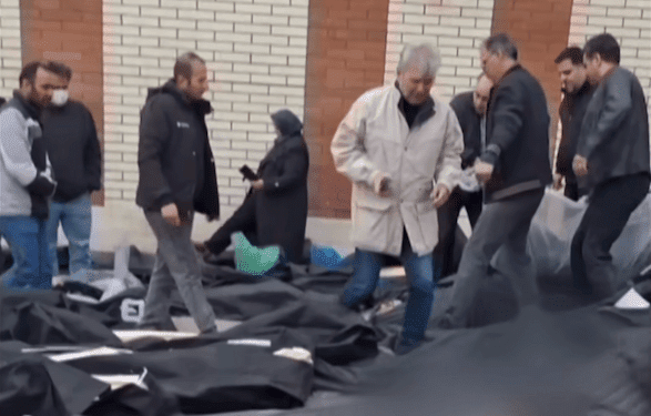 Irán arresta a tres periodistas en medio de apagón nacional de internet y represión masiva