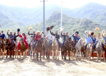 Arraigo y tradición, enmarcan la cabalgata de las Fiestas de San Felipe 2026 encabezada por el alcalde Christian Agúndez