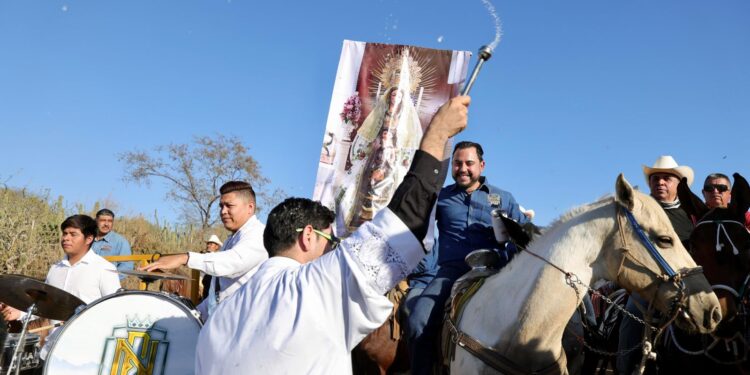 Cientos de jinetes se dan cita en la tradicional cabalgata de La Candelaria 