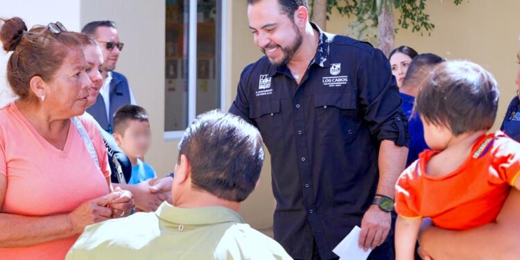 Alcalde Christian Agúndez se reúne con familias de niñas y niños que acuden al Centro de Inclusión y Desarrollo