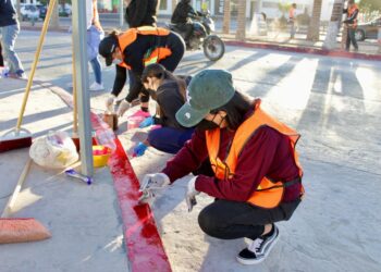 Ayuntamiento de Los Cabos y API BCS realizan trabajos de mantenimiento en el Centro de Cabo San Lucas