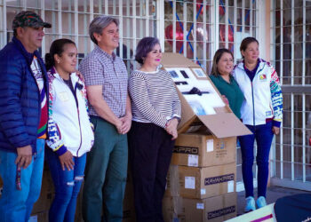 INSUDE entrega al equipo de BCS de canotaje bote de alto rendimiento y cuatro ergómetros
