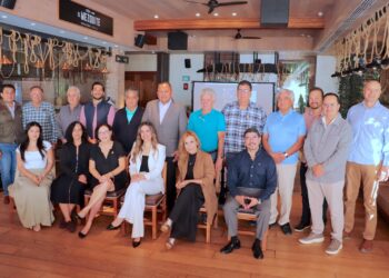 Exponen avances de la Glorieta de las Mujeres Libres ante Grupo Madrugadores Los Cabos