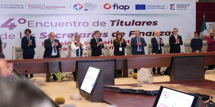 32 estados participan en el 4.º Encuentro Nacional del Modelo Hacendario Estatal; La Paz fue sede