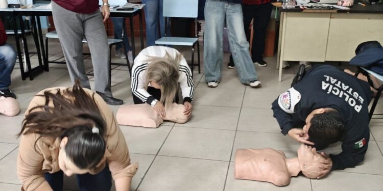 Imparte Proximidad Social capacitación en primeros auxilios a docentes de primaria en La Paz