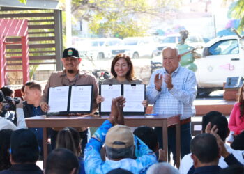 Atestigua Gobernador entrega del Punto Único de Venta para servicios turísticos en La Paz