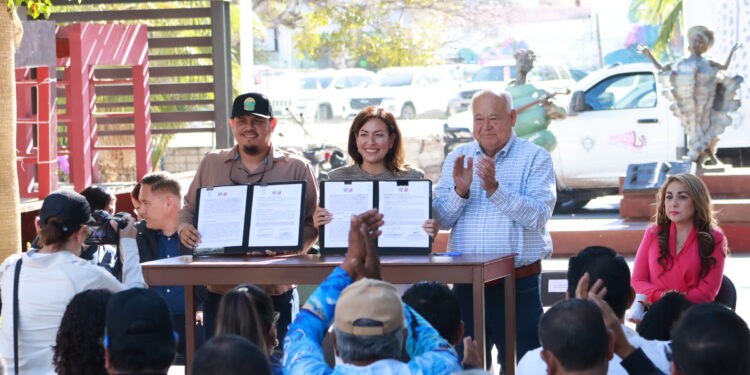 Atestigua Gobernador entrega del Punto Único de Venta para servicios turísticos en La Paz