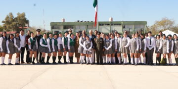 Encabeza Gobernador Víctor Castro conmemoración del Día de la Bandera