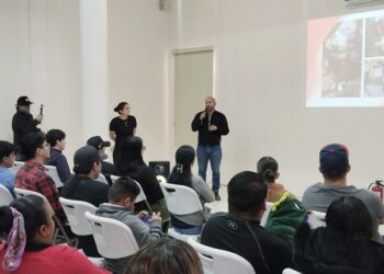 Capacitan a comerciantes del Carnaval La Paz 2026 sobre el manejo de residuos