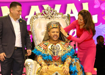 Corona Milena Quiroga al Rey de la Alegría y Reina de la Juventud del Carnaval La Paz 2026