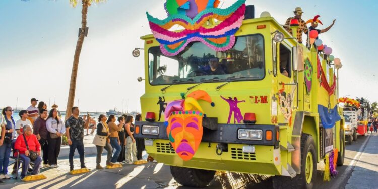  Participarán bomberos de La Paz en desfile del Carnavalito