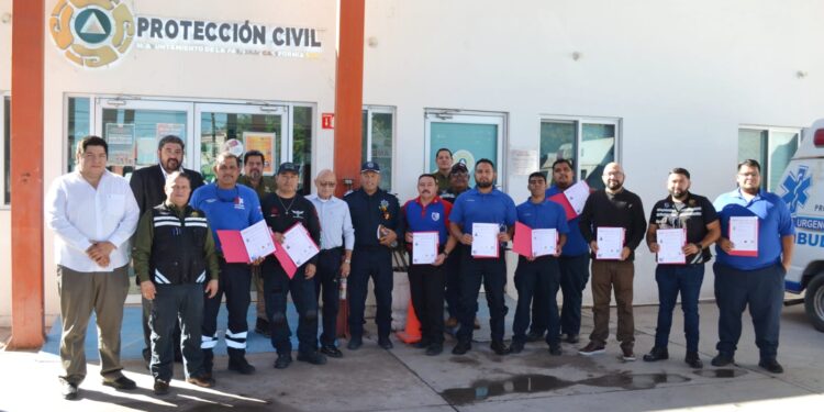 Entregan certificaciones a operadores de vehículos de emergencia en La Paz