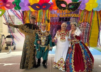 Adultos mayores celebran el Carnaval La Paz 2026 en la Casa de Día Santa Fe