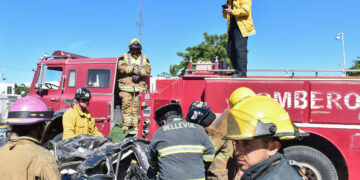 Fortalecen capacidad operativa de Bomberos de La Paz con nuevos elementos