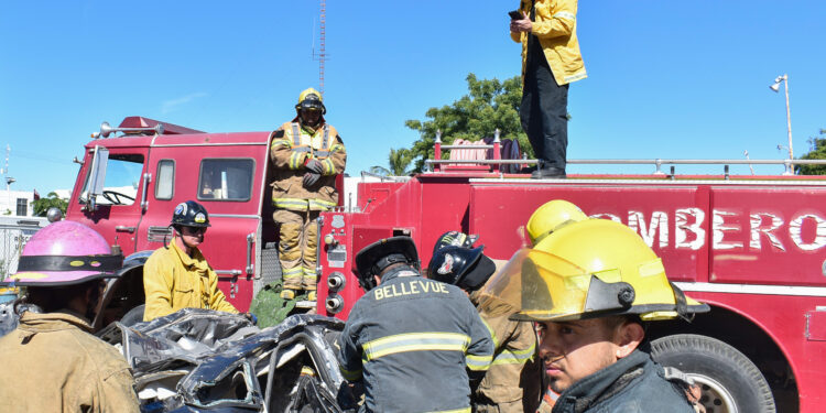 Fortalecen capacidad operativa de Bomberos de La Paz con nuevos elementos