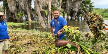 Realizan jornada de limpieza interinstitucional “Juntos al Tequio” en el Estero de San José del Cabo