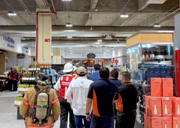 Con atención inmediata, descarta Protección Civil fuga de gas en centro comercial de Cabo San Lucas