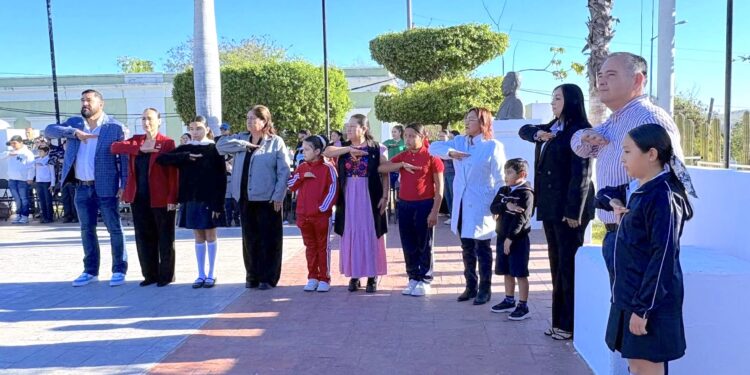Continúa recorrido de la Bandera Nacional por delegaciones municipales de Los Cabos