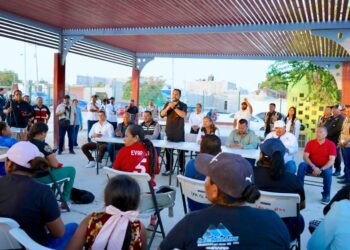 Christian Agúndez escucha y atiende necesidades de familias de la colonia Leonardo Gastelum