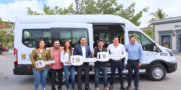 Entrega alcalde Christian Agúndez nuevas unidades para áreas operativas del Ayuntamiento de Los Cabos