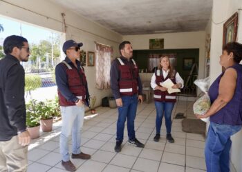 Entregan apoyos asistenciales casa por casa en Cabo San Lucas y Miraflores
