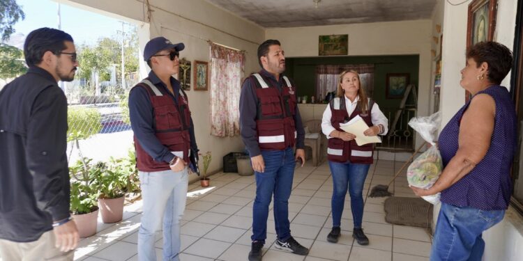 Entregan apoyos asistenciales casa por casa en Cabo San Lucas y Miraflores