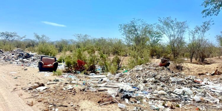 Cero tolerancia a tiraderos clandestinos en Cabo San Lucas; atienden denuncia en zona rural