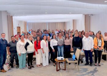 Capacitan a personal de Cabo San Lucas en consumo responsable y conciencia ambiental