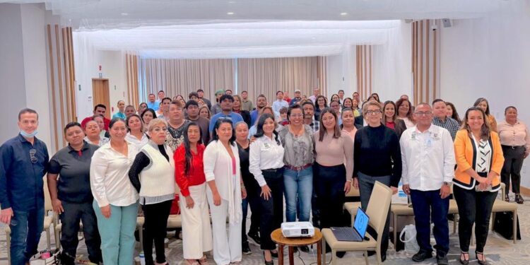 Capacitan a personal de Cabo San Lucas en consumo responsable y conciencia ambiental