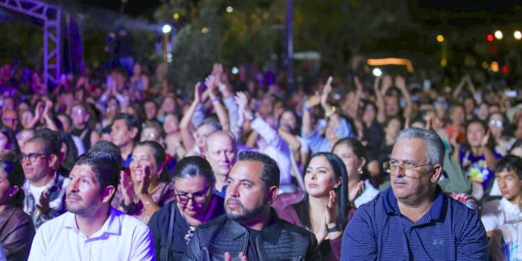 Coronan a Jimena Ceseña Pino como Reina de los Juegos Florales en el marco de las Fiestas Tradicionales San José del Cabo 2026