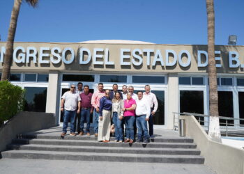 Proponen se inscriba con letras doradas la leyenda “A las maestras y maestros de BCS