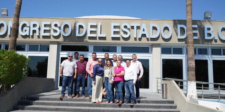 Proponen se inscriba con letras doradas la leyenda “A las maestras y maestros de BCS
