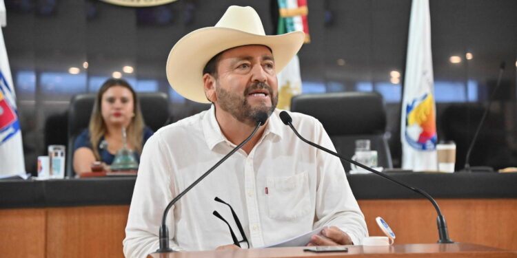 Propone diputado Venustiano Pérez elección directa de regidores en BCS
