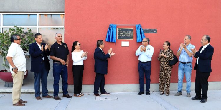 UABCS resguarda su memoria histórica con la reubicación de placa conmemorativa