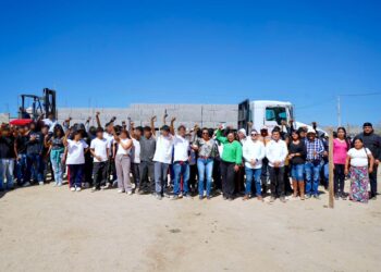 Delegada municipal realiza entrega de material a la preparatoria“Moctezuma Ilhuicamina” en Cabo San Lucas