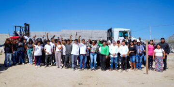 Delegada municipal realiza entrega de material a la preparatoria“Moctezuma Ilhuicamina” en Cabo San Lucas